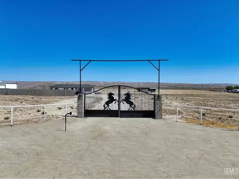 27580 Tamarisk Rd, Taft, CA 93268