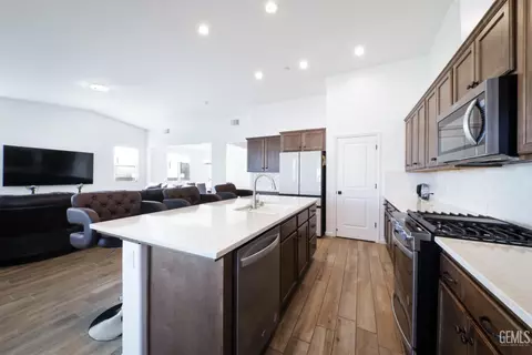 Kitchen - 14704 Coyle Cir, Bakersfield, CA 93311 photo 3 of 3