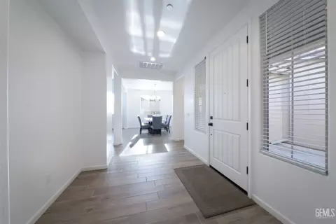 Entry Way - 14704 Coyle Cir, Bakersfield, CA 93311 photo 9 of 10