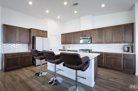 Kitchen - 14704 Coyle Cir, Bakersfield, CA 93311 photo 1 of 3