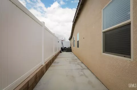 Entry Way - 14704 Coyle Cir, Bakersfield, CA 93311 photo 10 of 10