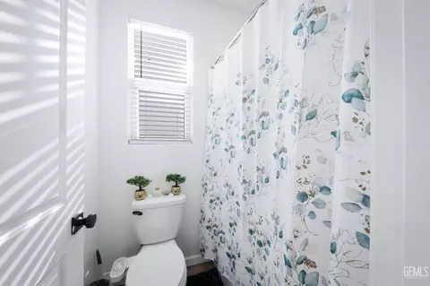 Bath - 14704 Coyle Cir, Bakersfield, CA 93311 photo 1 of 1