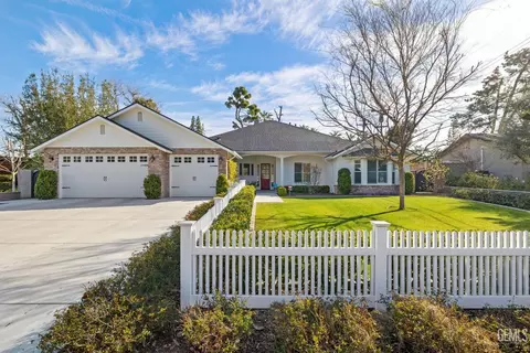 7108 Saint Andrews Dr, Bakersfield, CA 93309
