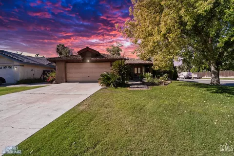 9000 Crowningshield Dr, Bakersfield, CA 93311