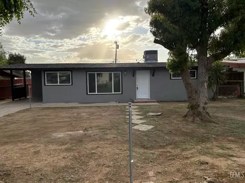 714 Greenwood Dr, Bakersfield, CA 93306