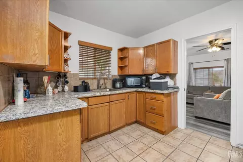 Kitchen - 209 Pacific Ave, Shafter, CA 93263 photo 4 of 4
