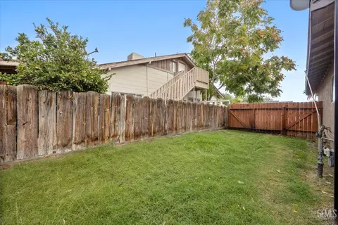 Exterior - 209 Pacific Ave, Shafter, CA 93263 photo 6 of 9