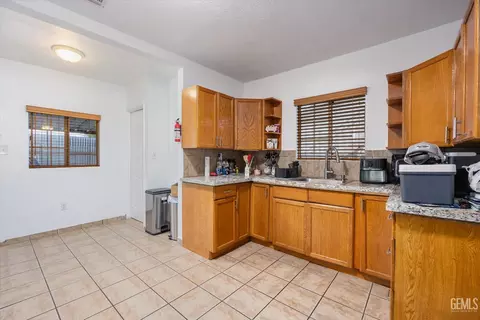 Kitchen - 209 Pacific Ave, Shafter, CA 93263 photo 1 of 4