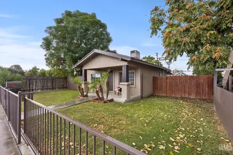 Exterior - 209 Pacific Ave, Shafter, CA 93263 photo 3 of 9