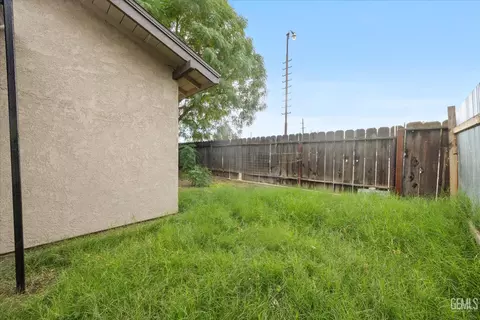 Exterior - 209 Pacific Ave, Shafter, CA 93263 photo 8 of 9