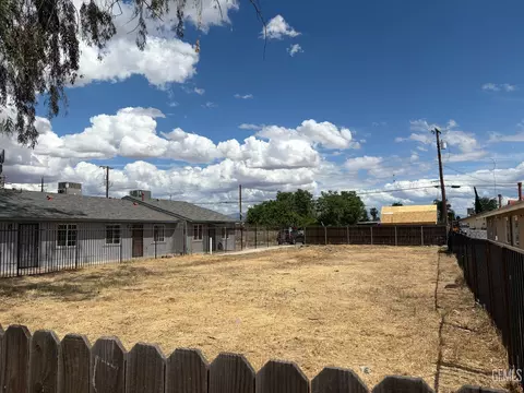 331 Dr Martin L King Jr Blvd, Bakersfield, CA 93307