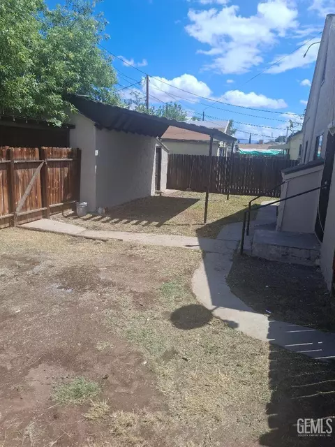 830 31st St, Bakersfield, CA 93301 photo 3