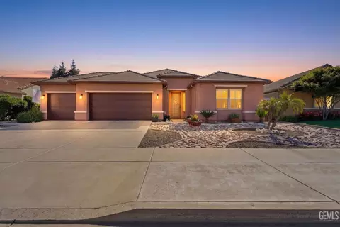 1998 Albarino St, Tulare, CA 93274