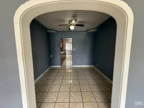 407 E St, Taft, CA 93268 photo 17