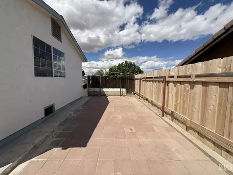 407 E St, Taft, CA 93268 photo 4