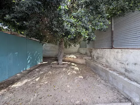 407 E St, Taft, CA 93268 photo 12