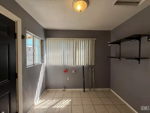 407 E St, Taft, CA 93268 photo 14