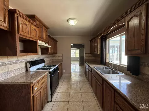 407 E St, Taft, CA 93268 photo 15