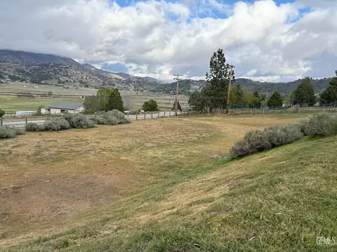 Other - 28100 Cumberland Rd, Tehachapi, CA 93561 photo 2 of 10
