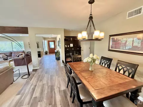 Dining - 28100 Cumberland Rd, Tehachapi, CA 93561 photo 2 of 2