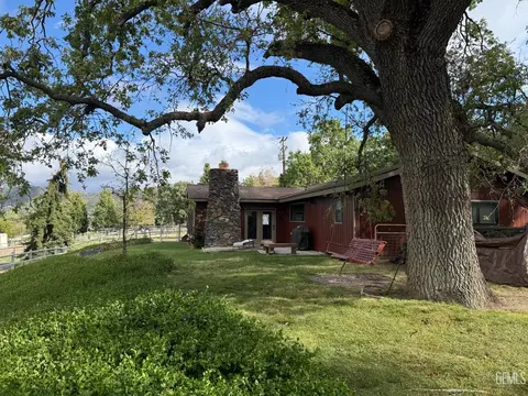 Exterior - 28100 Cumberland Rd, Tehachapi, CA 93561 photo 13 of 21