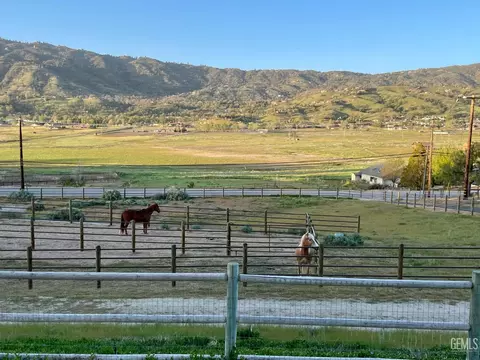 Other - 28100 Cumberland Rd, Tehachapi, CA 93561 photo 5 of 10