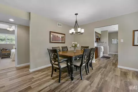 Dining - 28100 Cumberland Rd, Tehachapi, CA 93561 photo 1 of 2