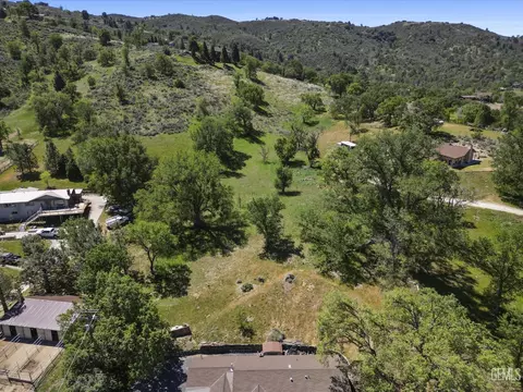 View/Area - 28100 Cumberland Rd, Tehachapi, CA 93561 photo 2 of 2