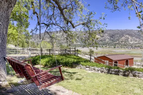 Exterior - 28100 Cumberland Rd, Tehachapi, CA 93561 photo 12 of 21