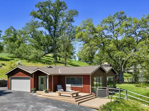 Exterior - 28100 Cumberland Rd, Tehachapi, CA 93561 photo 1 of 21