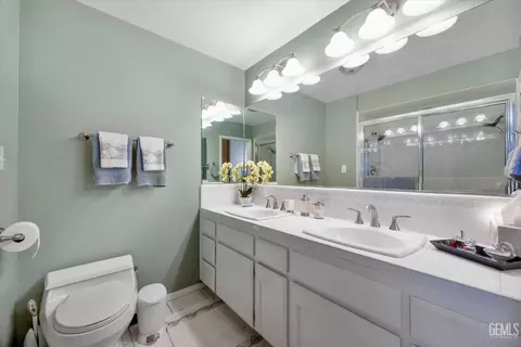 Bath - 28100 Cumberland Rd, Tehachapi, CA 93561 photo 1 of 2