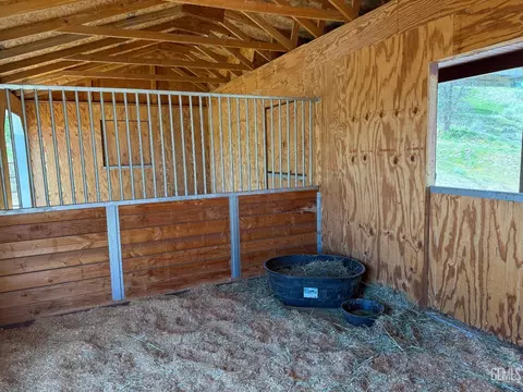 Other - 28100 Cumberland Rd, Tehachapi, CA 93561 photo 8 of 10