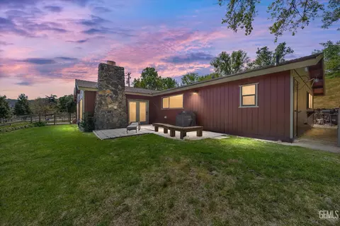 Exterior - 28100 Cumberland Rd, Tehachapi, CA 93561 photo 20 of 21