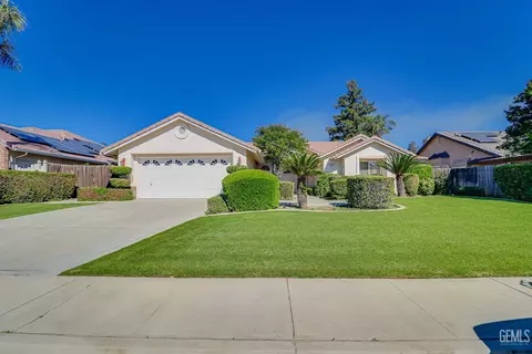 8606 Rockhampton Dr, Bakersfield, CA 93313