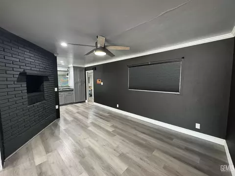 Living - 905 Bell Ave, Taft, CA 93268 photo 1 of 4