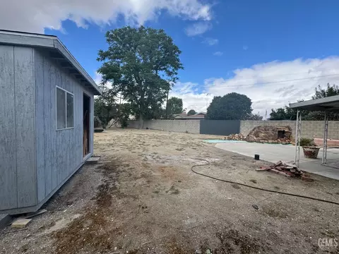 Exterior - 905 Bell Ave, Taft, CA 93268 photo 3 of 6