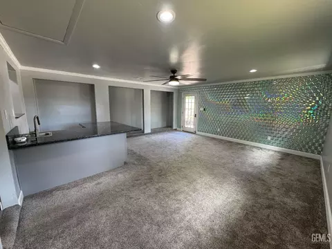 Living - 905 Bell Ave, Taft, CA 93268 photo 4 of 4