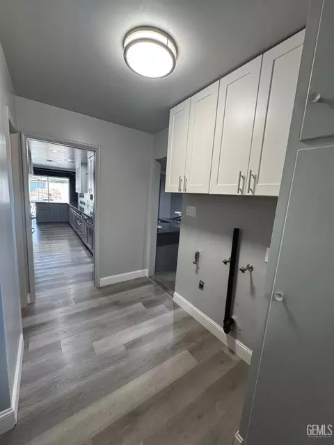 Entry Way - 905 Bell Ave, Taft, CA 93268 photo 1 of 1