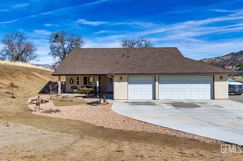 Exterior - 17600 Ascot Ct, Tehachapi, CA 93561 photo 2 of 8