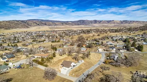 View/Area - 17600 Ascot Ct, Tehachapi, CA 93561 photo 3 of 4