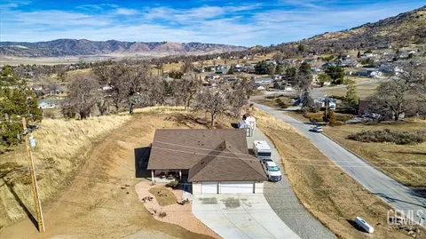 View/Area - 17600 Ascot Ct, Tehachapi, CA 93561 photo 1 of 4