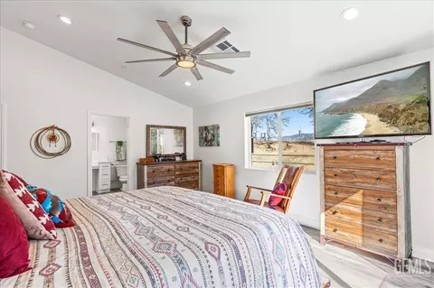 Bedroom - 17600 Ascot Ct, Tehachapi, CA 93561 photo 5 of 5