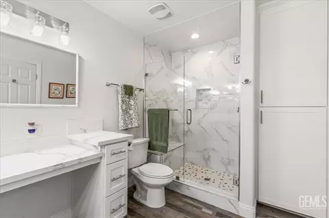 Bath - 17600 Ascot Ct, Tehachapi, CA 93561 photo 2 of 2