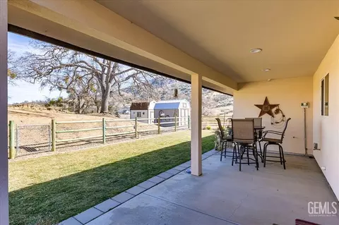 Exterior - 17600 Ascot Ct, Tehachapi, CA 93561 photo 4 of 8