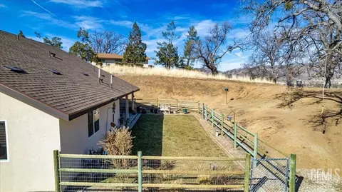 Exterior - 17600 Ascot Ct, Tehachapi, CA 93561 photo 8 of 8
