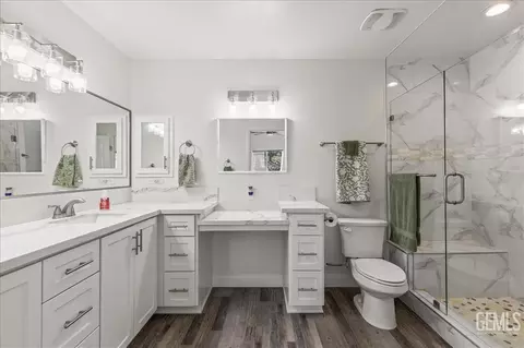 Bath - 17600 Ascot Ct, Tehachapi, CA 93561 photo 1 of 2