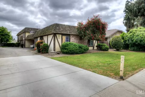 2440 S Sallee Ct, Visalia, CA 93291