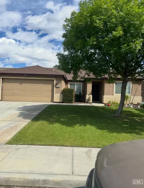 300 E War Admiral Dr, Bakersfield, CA 93307