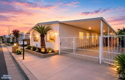 717 45th St, Bakersfield, CA 93301