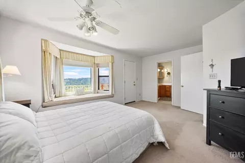 Bedroom - 27020 Barkes Way, Tehachapi, CA 93561 photo 2 of 3